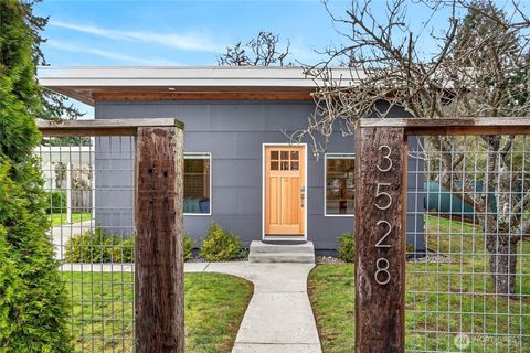 Photo of 3528 SW 98th Street, Seattle, WA 98126 (MLS # 2492260)