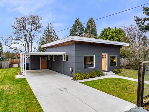 Photo of 3528 SW 98th Street, Seattle, WA 98126 (MLS # 2492260)
