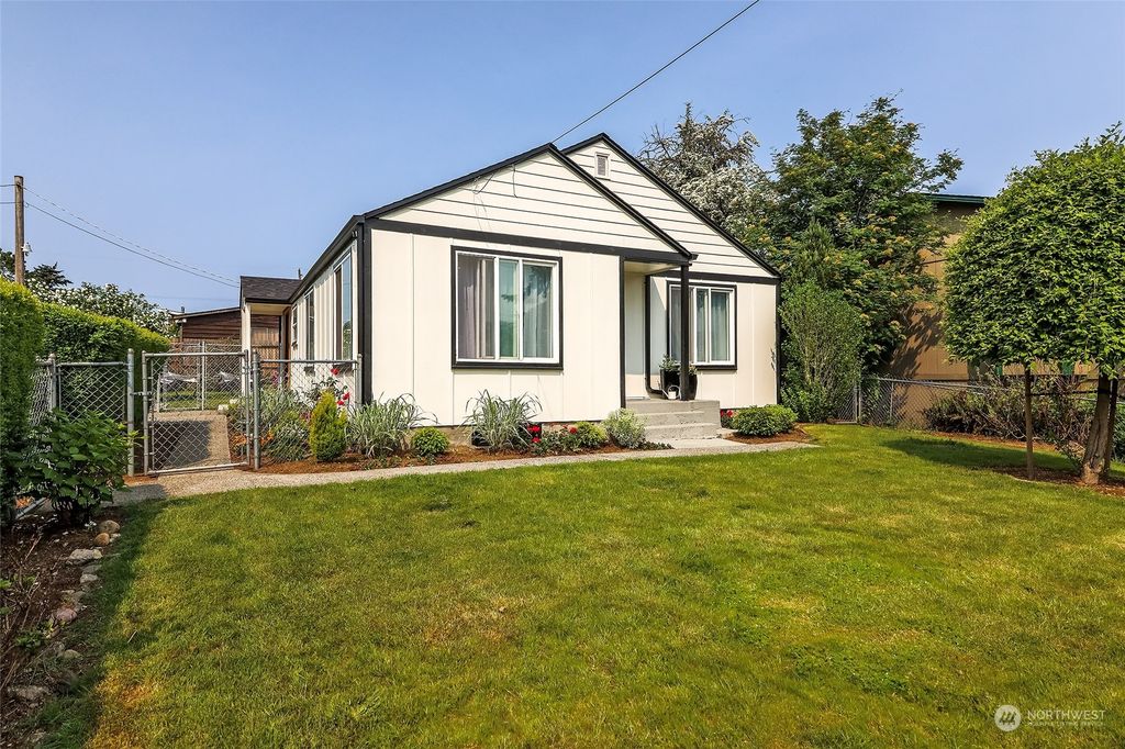 Photo of 12615 24th Avenue S, Seattle, WA 98168 (MLS # 2068132)