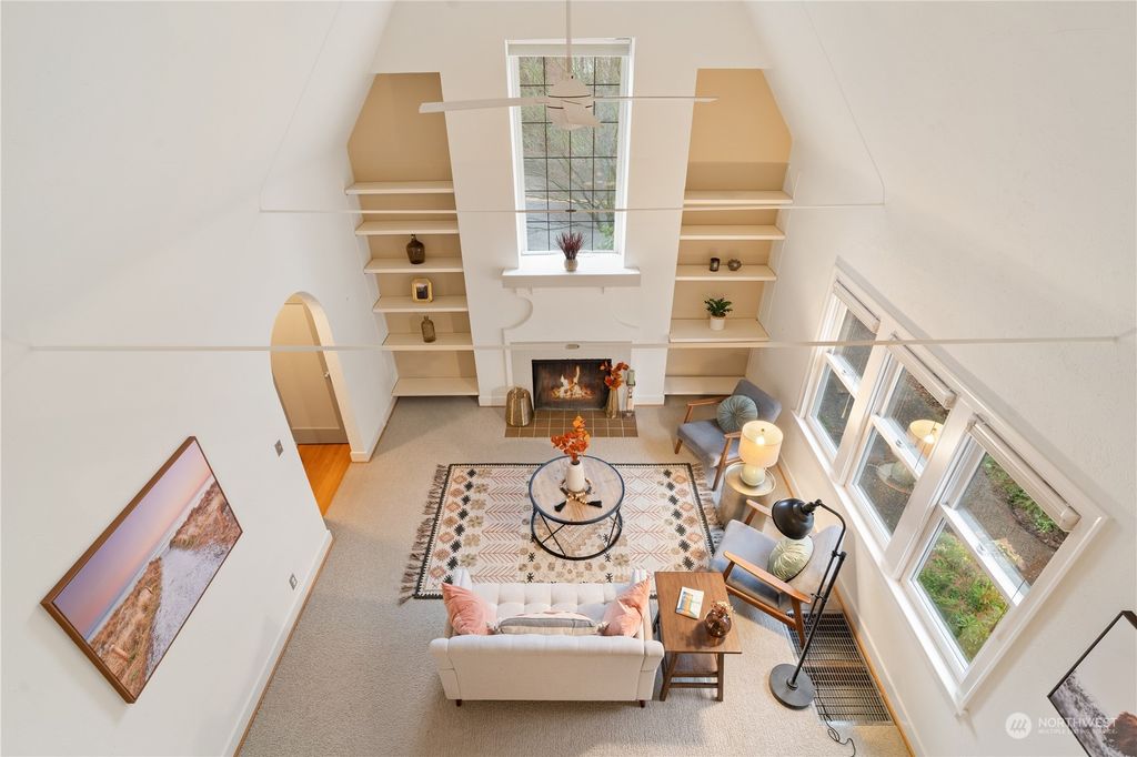 Photo of 5703 25th Avenue NE, Seattle, WA 98105 (MLS # 2190349)