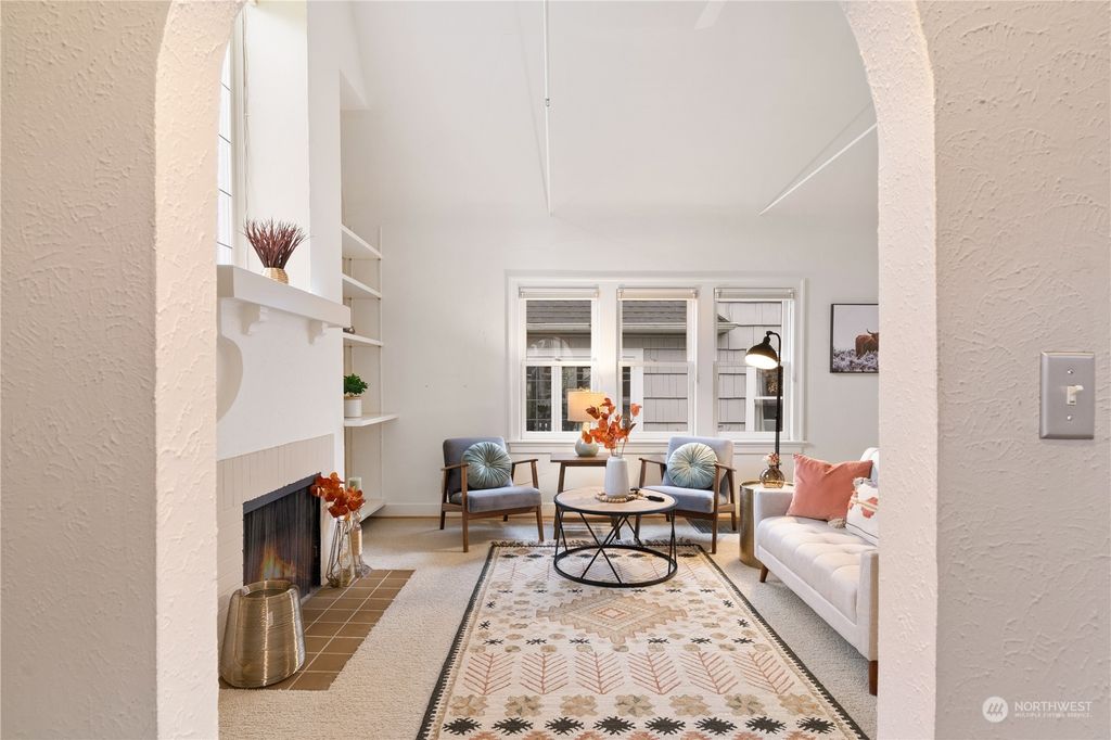 Photo of 5703 25th Avenue NE, Seattle, WA 98105 (MLS # 2190349)