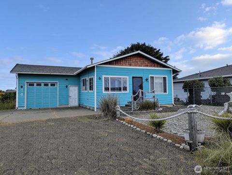 Photo of 1399 Storm King Avenue SW, Ocean Shores, WA 98569 (MLS # 2495149)