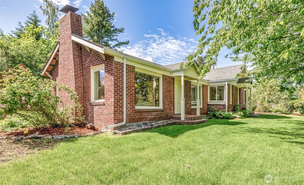 Photo of 20731 Vashon Highway SW, Vashon, WA 98070 (MLS # 2527191)