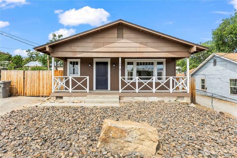 Photo of 724 S Chelan Avenue, Wenatchee, WA 98801 (MLS # 2459954)