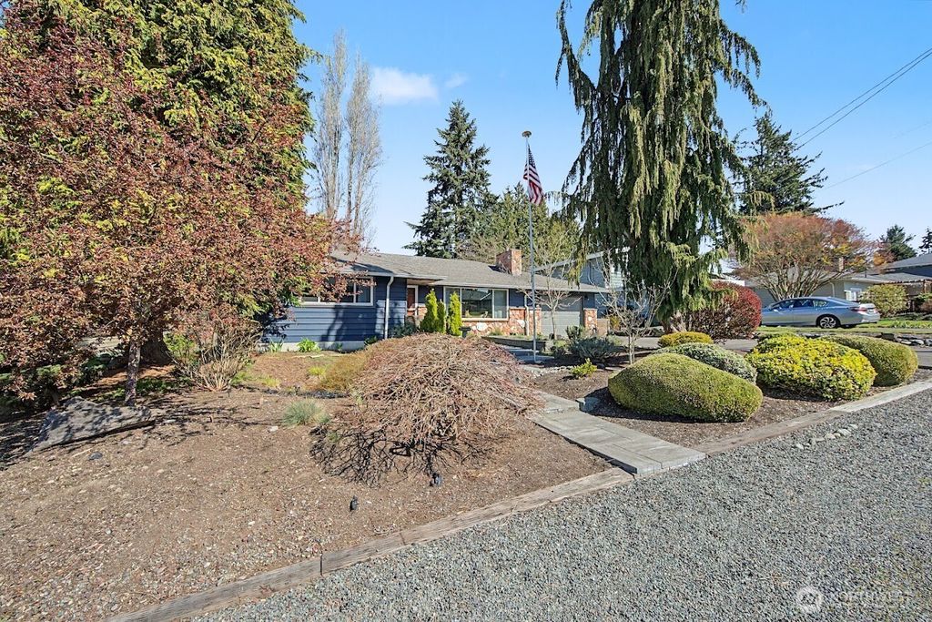 Photo of 6923 189th Place SW, Lynnwood, WA 98036 (MLS # 2504243)