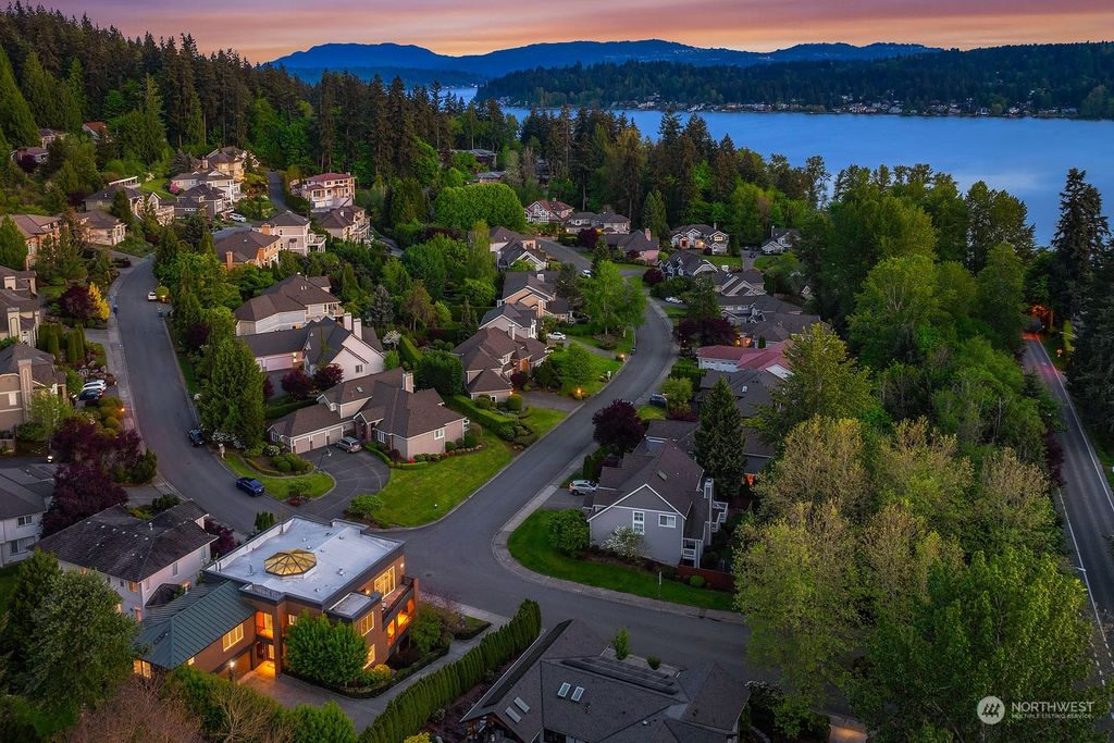 Photo of 18720 NE 54th Place, Sammamish, WA 98074 (MLS # 2231253)