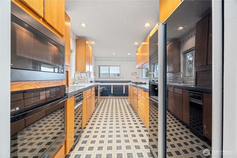 985 Guffy Road