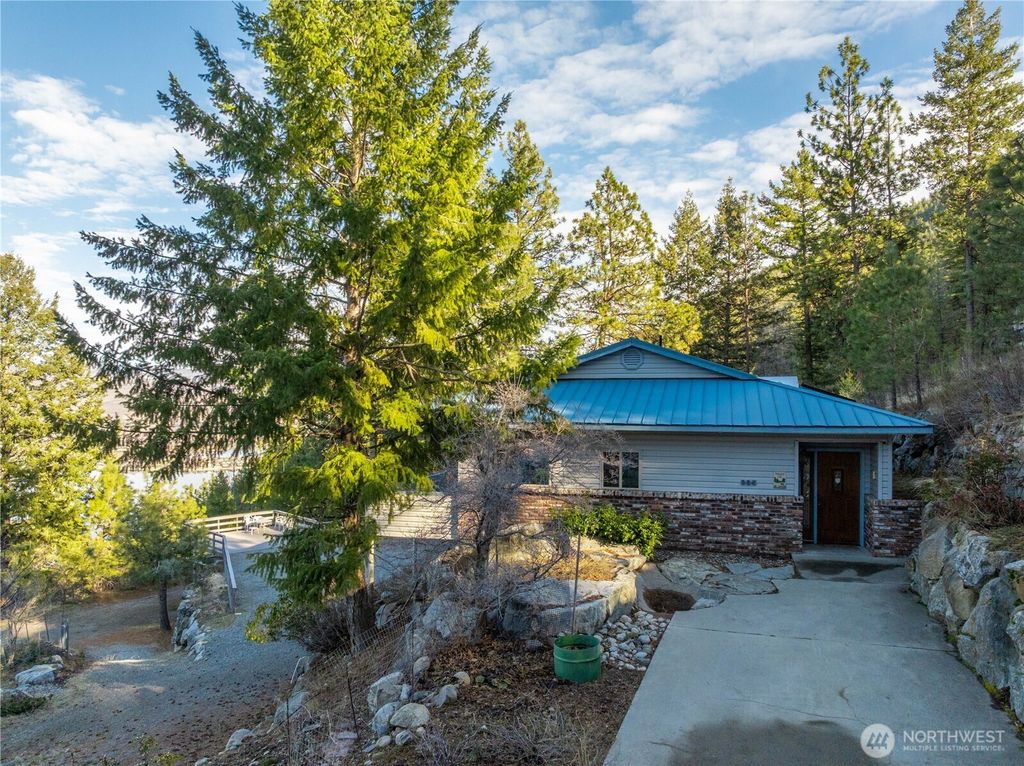 Photo of 985 Guffy Road, Chelan, WA 98816 (MLS # 2483523)