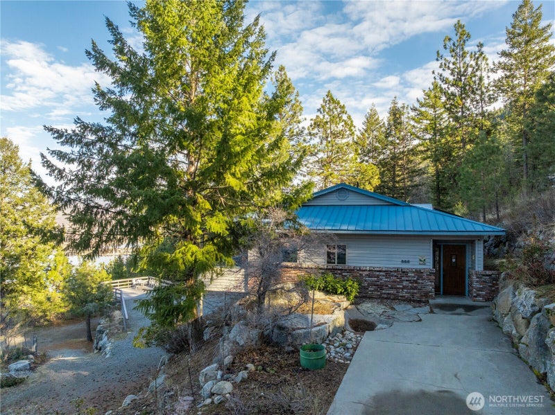 985 Guffy Road