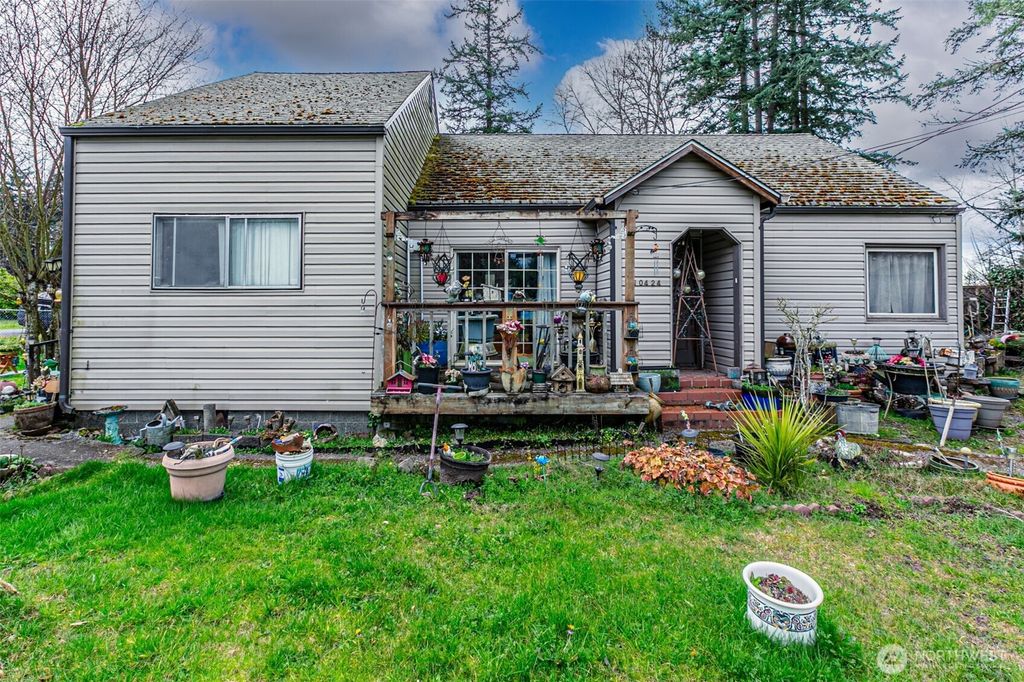 Photo of 10424 48th Avenue E, Tacoma, WA 98446 (MLS # 2489041)