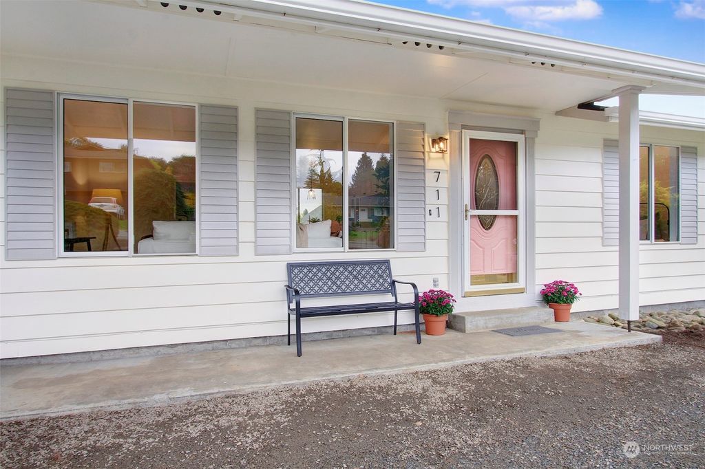 Photo of 711 Ninth Street, Snohomish, WA 98290 (MLS # 2175065)