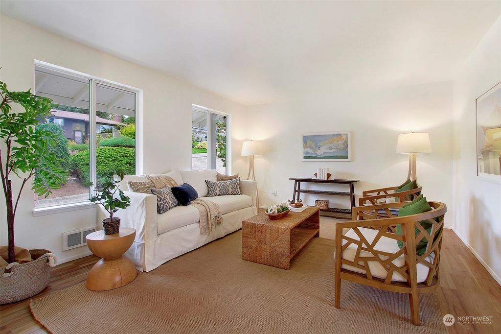 Photo of 711 Ninth Street, Snohomish, WA 98290 (MLS # 2175065)