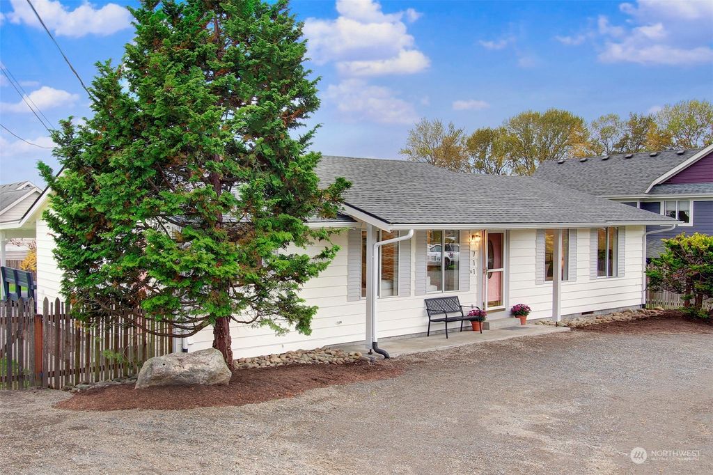 Photo of 711 Ninth Street, Snohomish, WA 98290 (MLS # 2175065)