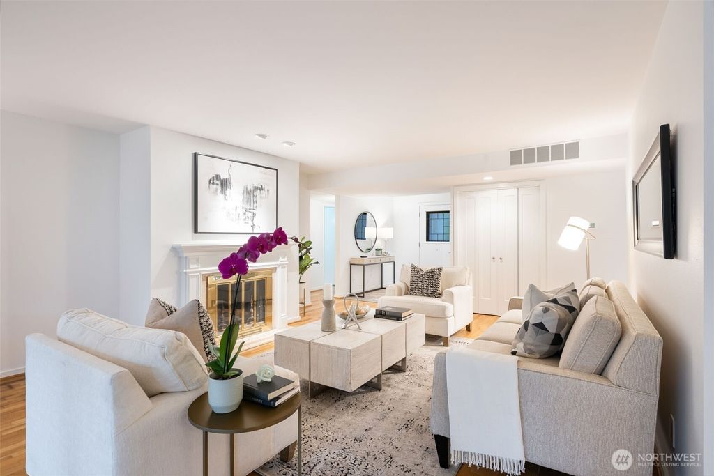 Photo of 1606 NE 140th Street #N4, Seattle, WA 98125 (MLS # 2373510)