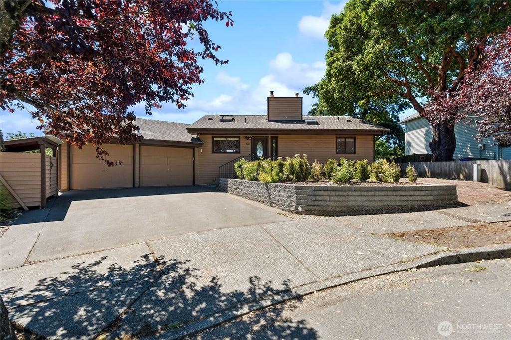 Photo of 2610 NE 5th Court, Renton, WA 98056 (MLS # 2552931)