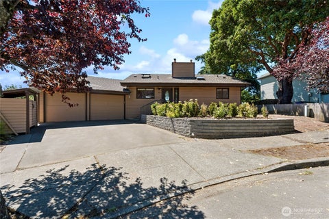 Photo of 2610 NE 5th Court, Renton, WA 98056 (MLS # 2552931)