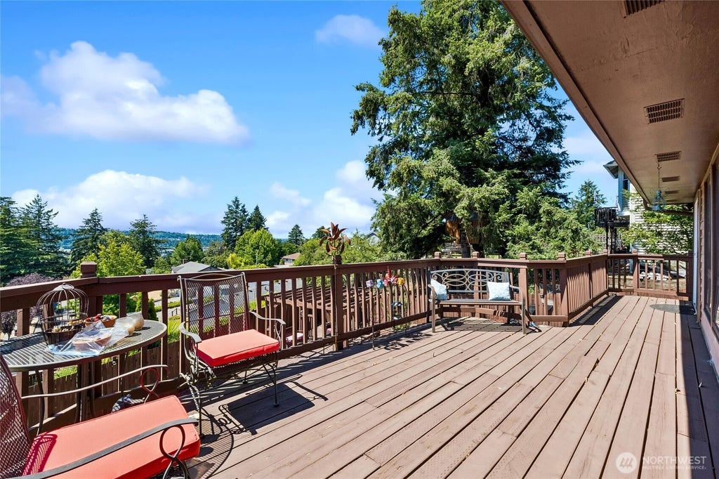 Photo of 2610 NE 5th Court, Renton, WA 98056 (MLS # 2552931)