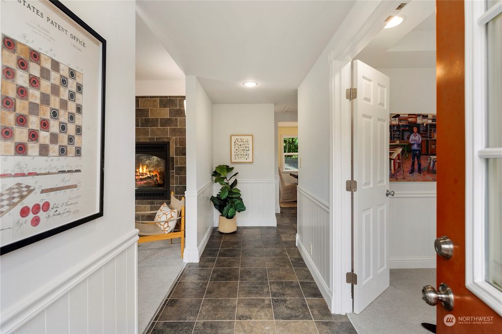 Photo of 1219 NE 155th Street, Shoreline, WA 98155 (MLS # 2153370)