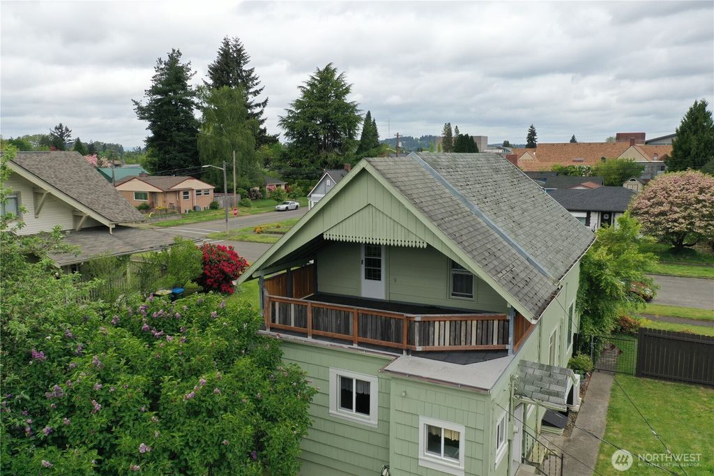 Photo of 612 W Cherry Street, Centralia, WA 98531 (MLS # 2518557)
