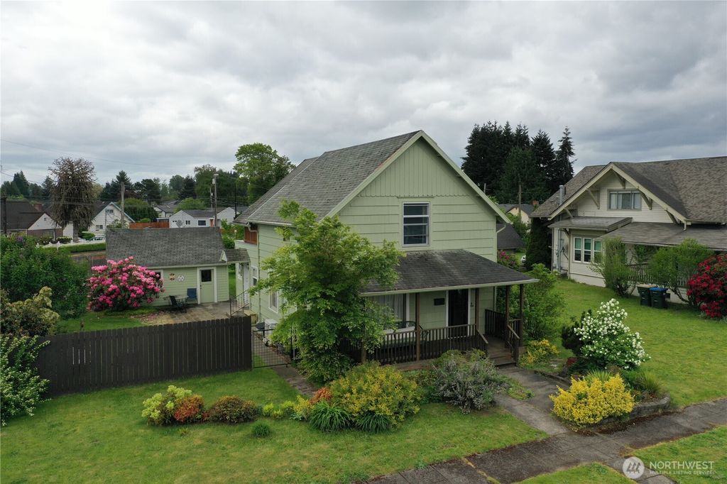 Photo of 612 W Cherry Street, Centralia, WA 98531 (MLS # 2518557)