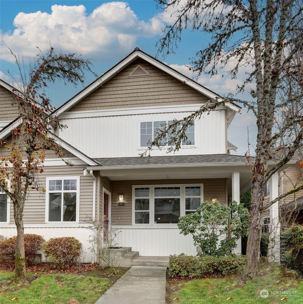 Photo of 910 232nd Place NE, Sammamish, WA 98074 (MLS # 2183333)