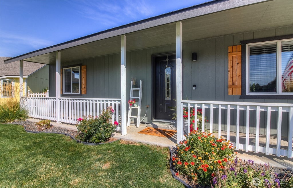 Photo of 500 S Perry Court, Kennewick, WA 99336 (MLS # 2580793)