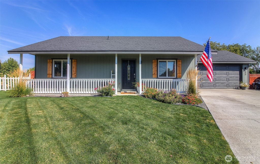 Photo of 500 S Perry Court, Kennewick, WA 99336 (MLS # 2580793)