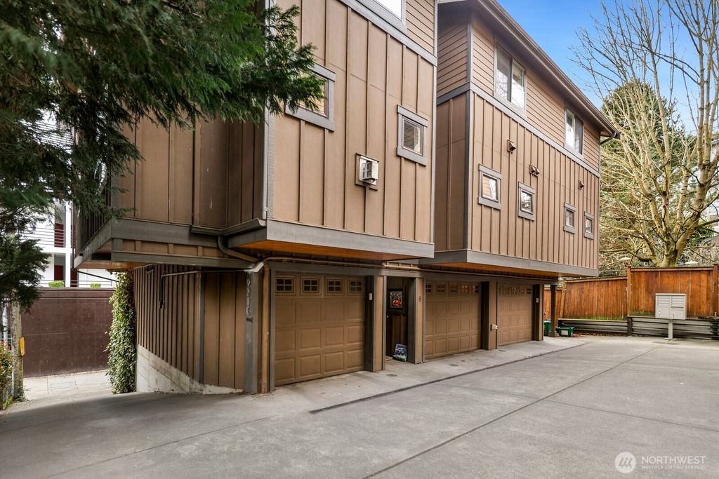 Photo of 921 N 35th St St #B, Seattle, WA 98103 (MLS # 2491576)