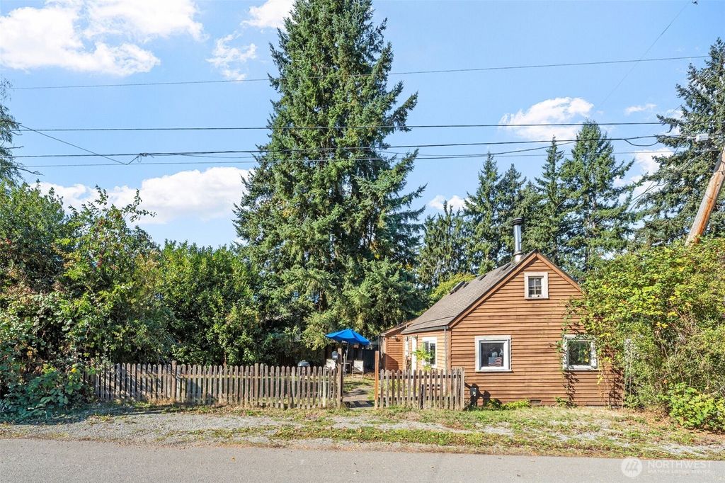 Photo of 1015 7th Street SE, Auburn, WA 98002 (MLS # 2444361)