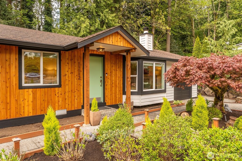 Photo of 11112 NE 111th Place, Kirkland, WA 98033 (MLS # 2363940)