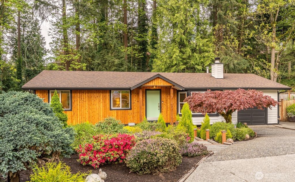 Photo of 11112 NE 111th Place, Kirkland, WA 98033 (MLS # 2363940)