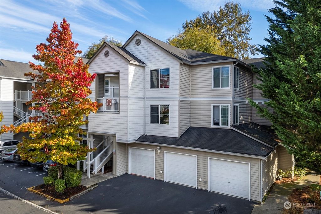 Photo of 2009 196th Street SE #G-103, Bothell, WA 98012 (MLS # 2301436)