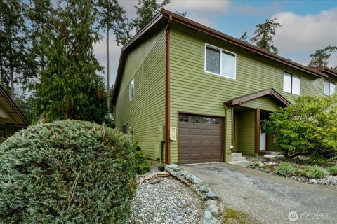 Photo of 690 NW Atalanta Way #B1, Oak Harbor, WA 98277 (MLS # 2482444)