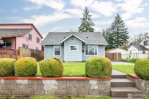 Photo of 316 15th Avenue, Longview, WA 98632 (MLS # 2494099)
