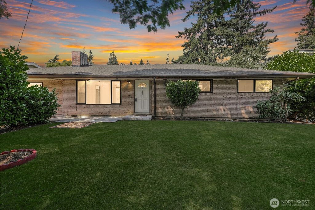 Photo of 6633 193rd Street SW, Lynnwood, WA 98036 (MLS # 2409222)