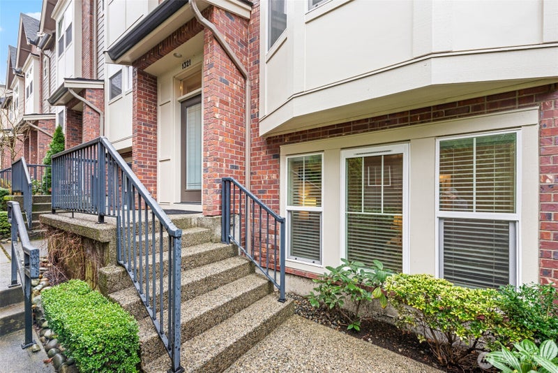 1321 Greenwich Walk NE