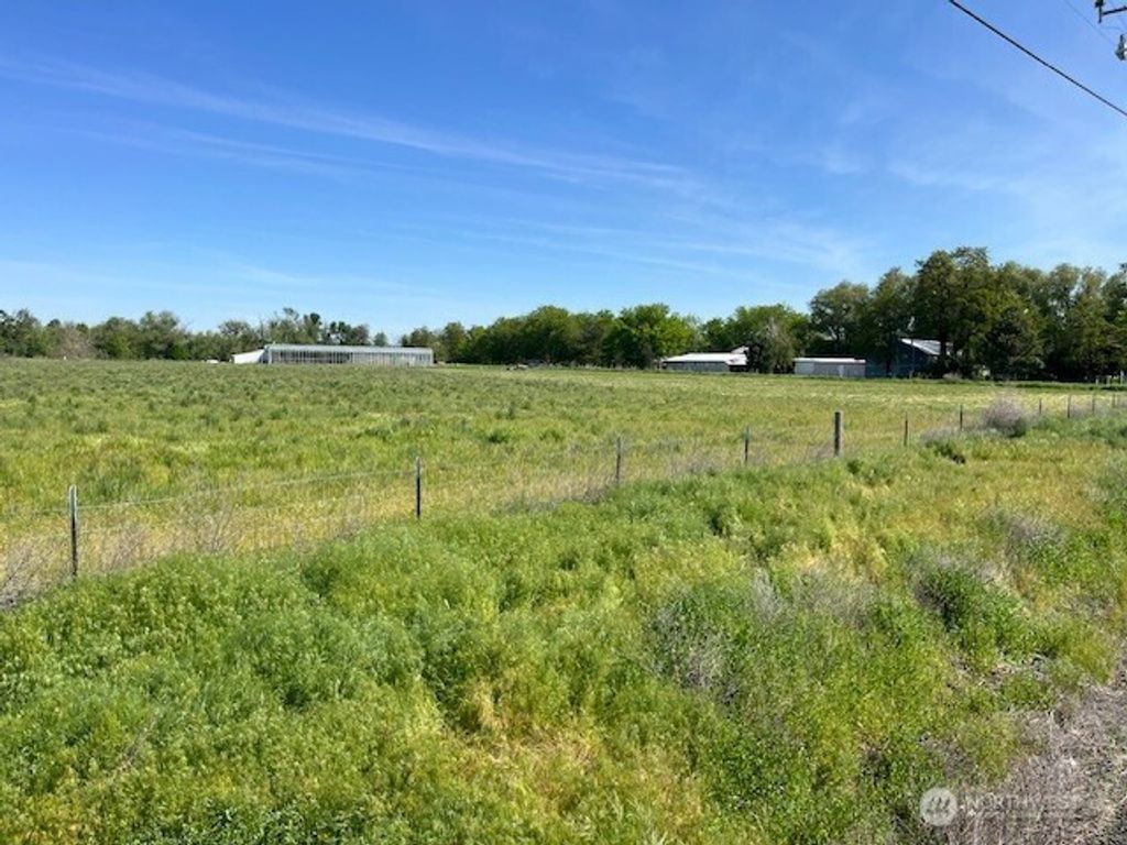 Photo of 2022 Wallula Road AVE #Lot 1, Walla Walla, WA 99362 (MLS # 2517063)