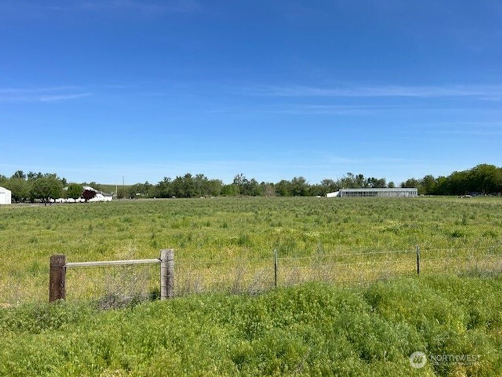 Photo of 2022 Wallula Road AVE #Lot 1, Walla Walla, WA 99362 (MLS # 2517063)