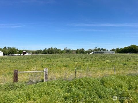 Photo of 2022 Wallula Road AVE #Lot 1, Walla Walla, WA 99362 (MLS # 2517063)