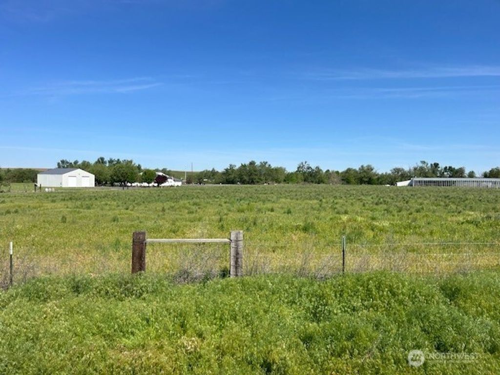 Photo of 2022 Wallula Road AVE #Lot 1, Walla Walla, WA 99362 (MLS # 2517063)