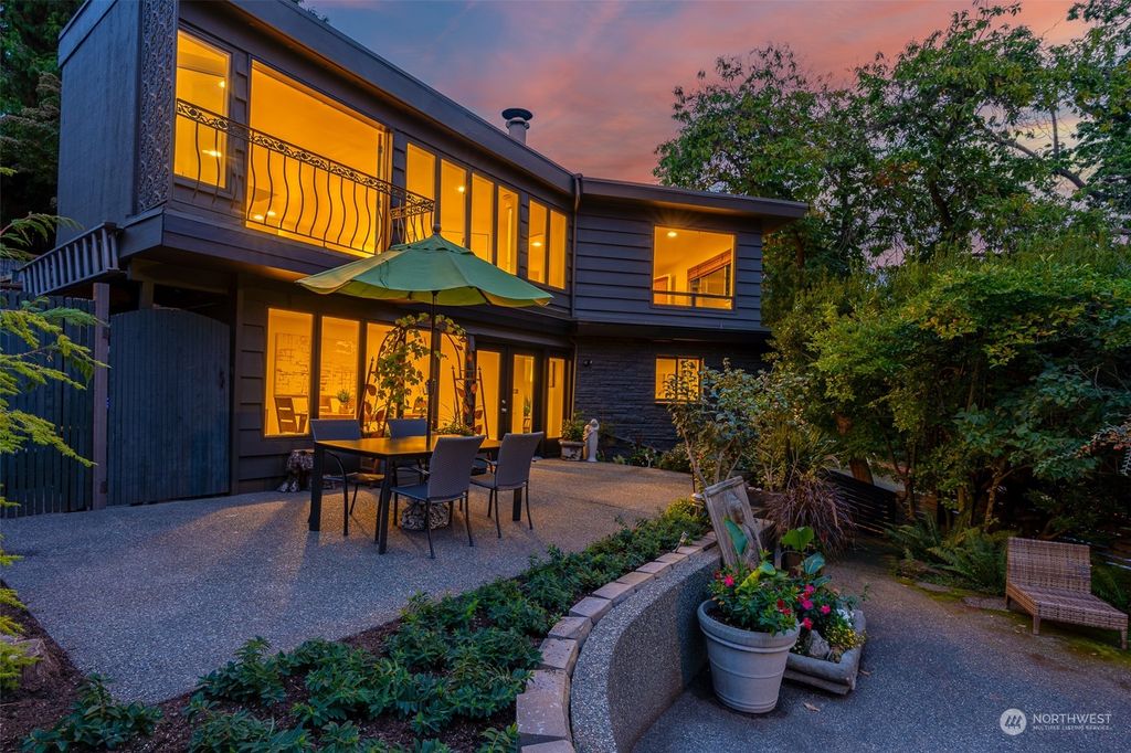 Photo of 1221 Bigelow Avenue N, Seattle, WA 98109 (MLS # 2170781)