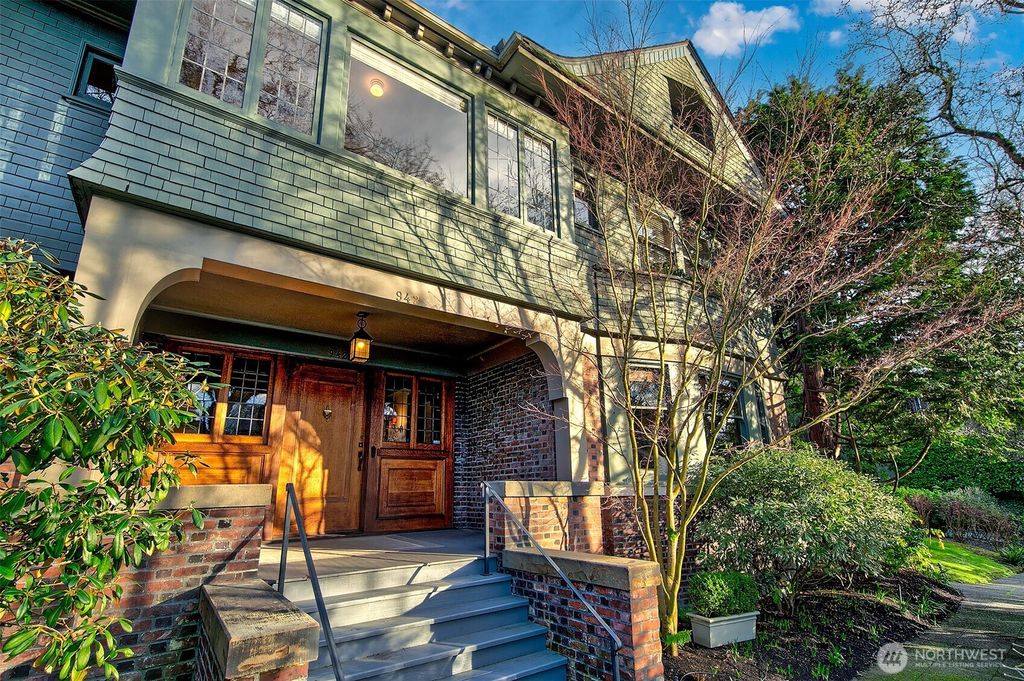 Photo of 942 Harvard Avenue E, Seattle, WA 98102 (MLS # 2480237)