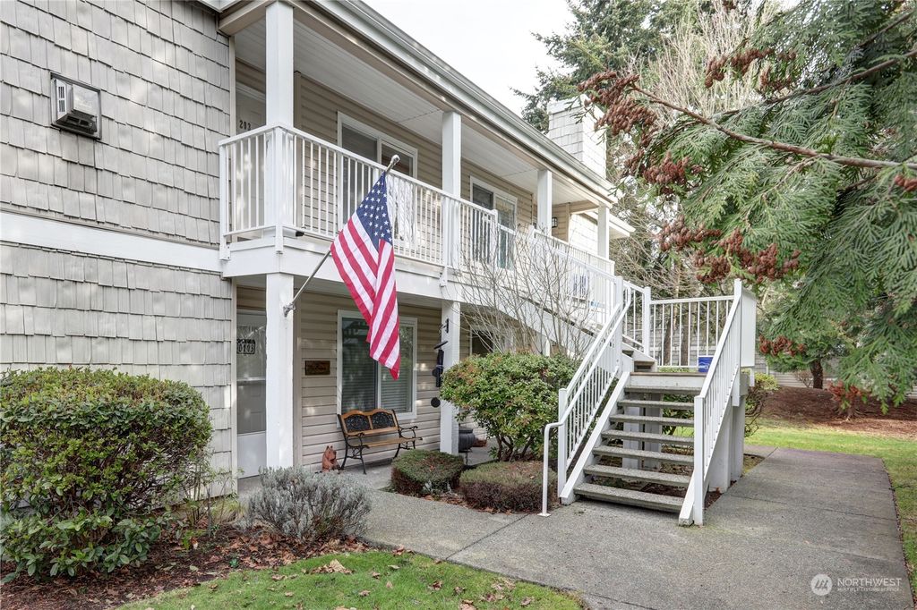 Photo of 11130 SE 208th Street #D203, Kent, WA 98031 (MLS # 2031551)