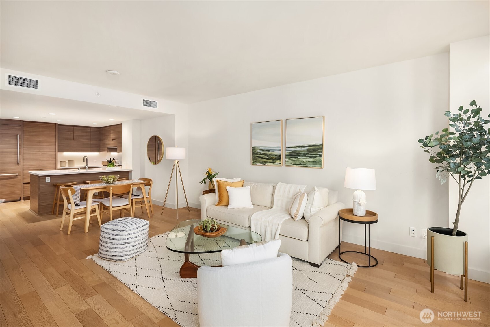 588 Bell Street 703S