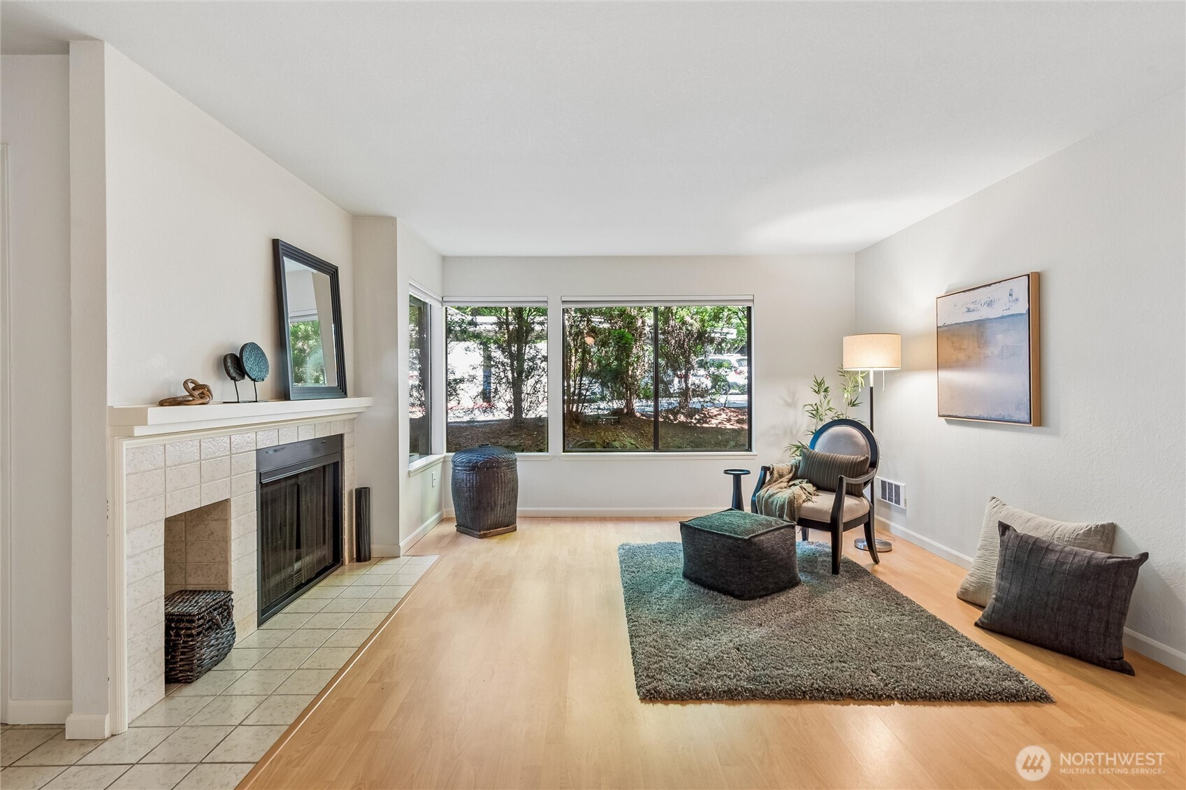1354 Bellevue Way NE 3