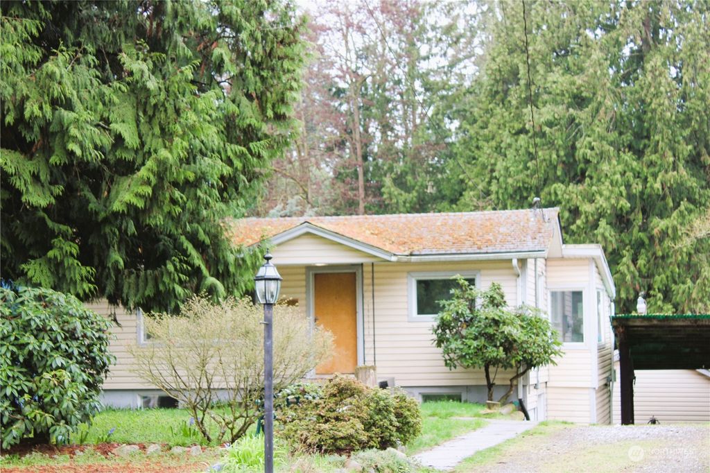 Photo of 12633 16th Avenue S, Seattle, WA 98168 (MLS # 2214209)