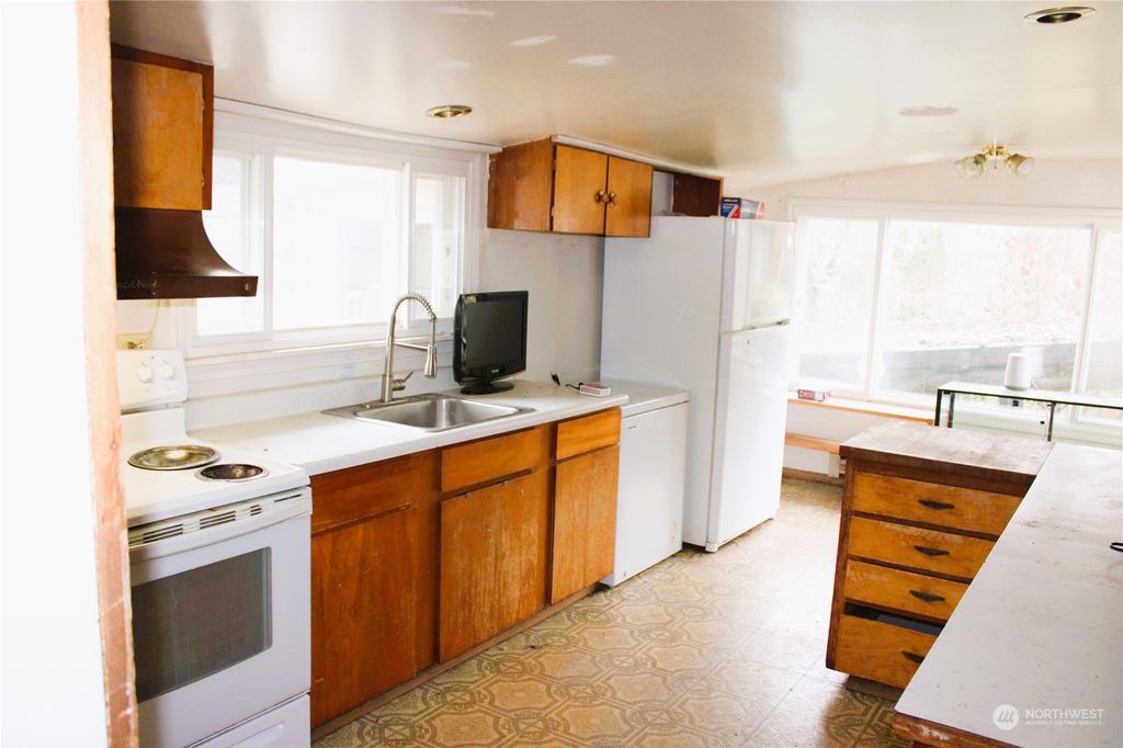 Photo of 12633 16th Avenue S, Seattle, WA 98168 (MLS # 2214209)