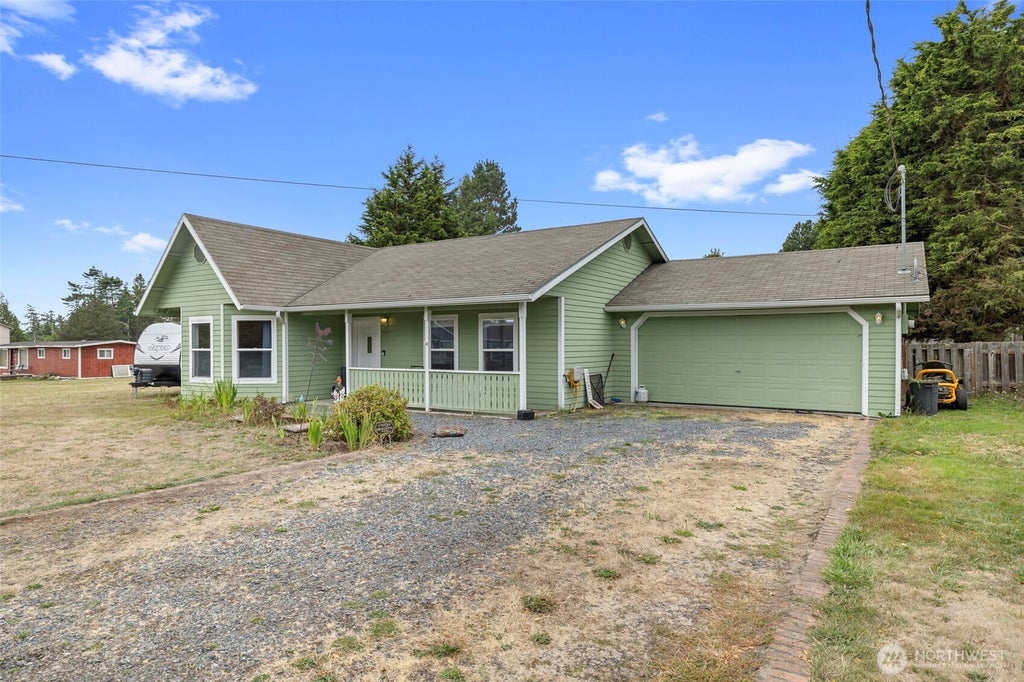 Photo of 957 Donald Avenue, Oak Harbor, WA 98277 (MLS # 2583266)