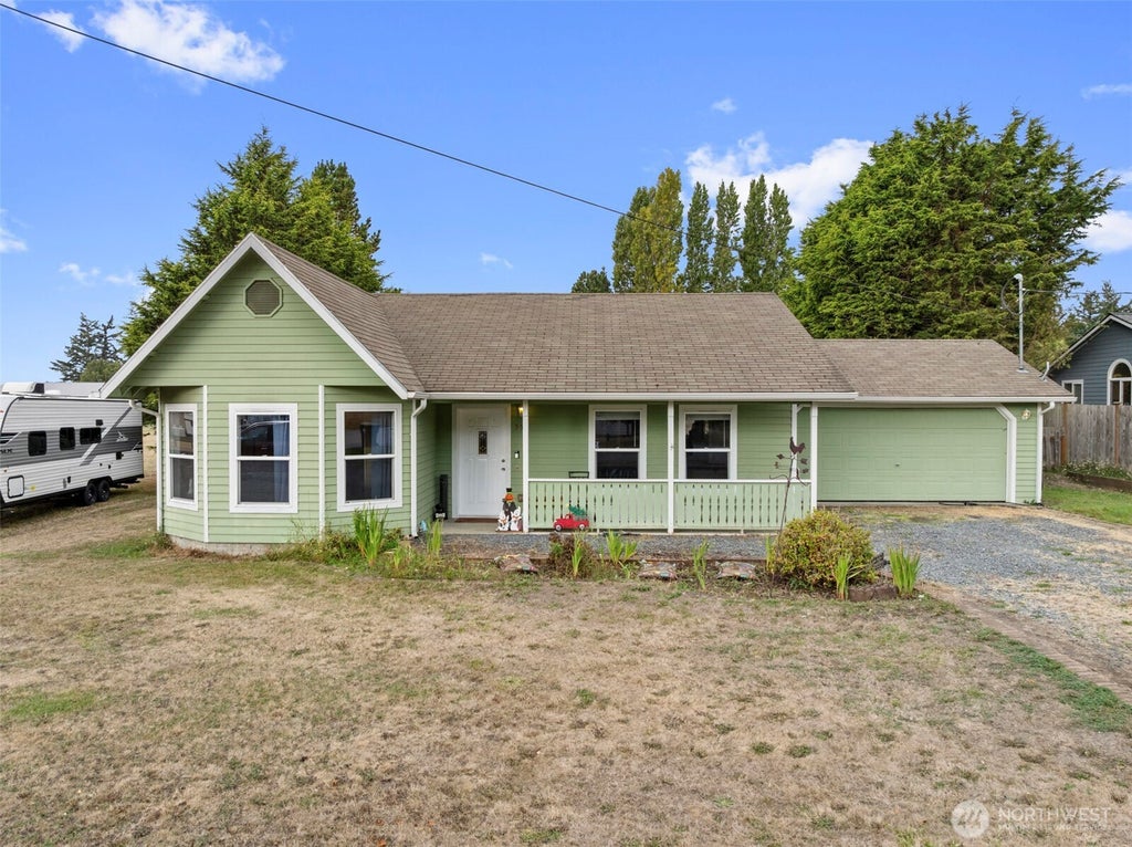 Photo of 957 Donald Avenue, Oak Harbor, WA 98277 (MLS # 2583266)