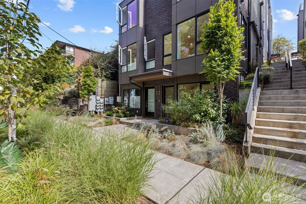 Photo of 716 11th Avenue E #A, Seattle, WA 98102 (MLS # 2578354)